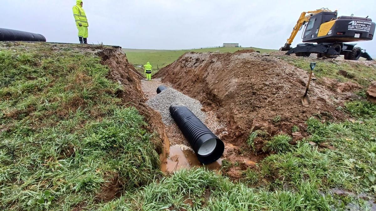 Fotogalería | La carretera del socavón entre Ibahernando y Trujillo se abre este jueves al tráfico Fotogalería | La carretera del socavón entre Ibahernando y Trujillo se abre este jueves al tráfico