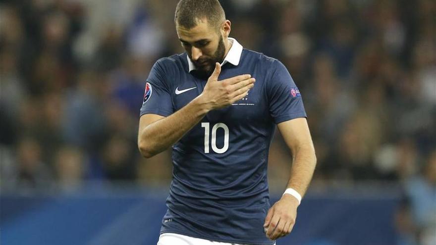 Benzema se retira con molestias tras firmar un doblete contra Armenia