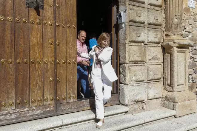 El obispo mantiene al cura de Almoharín y pide a los vecinos que le perdonen