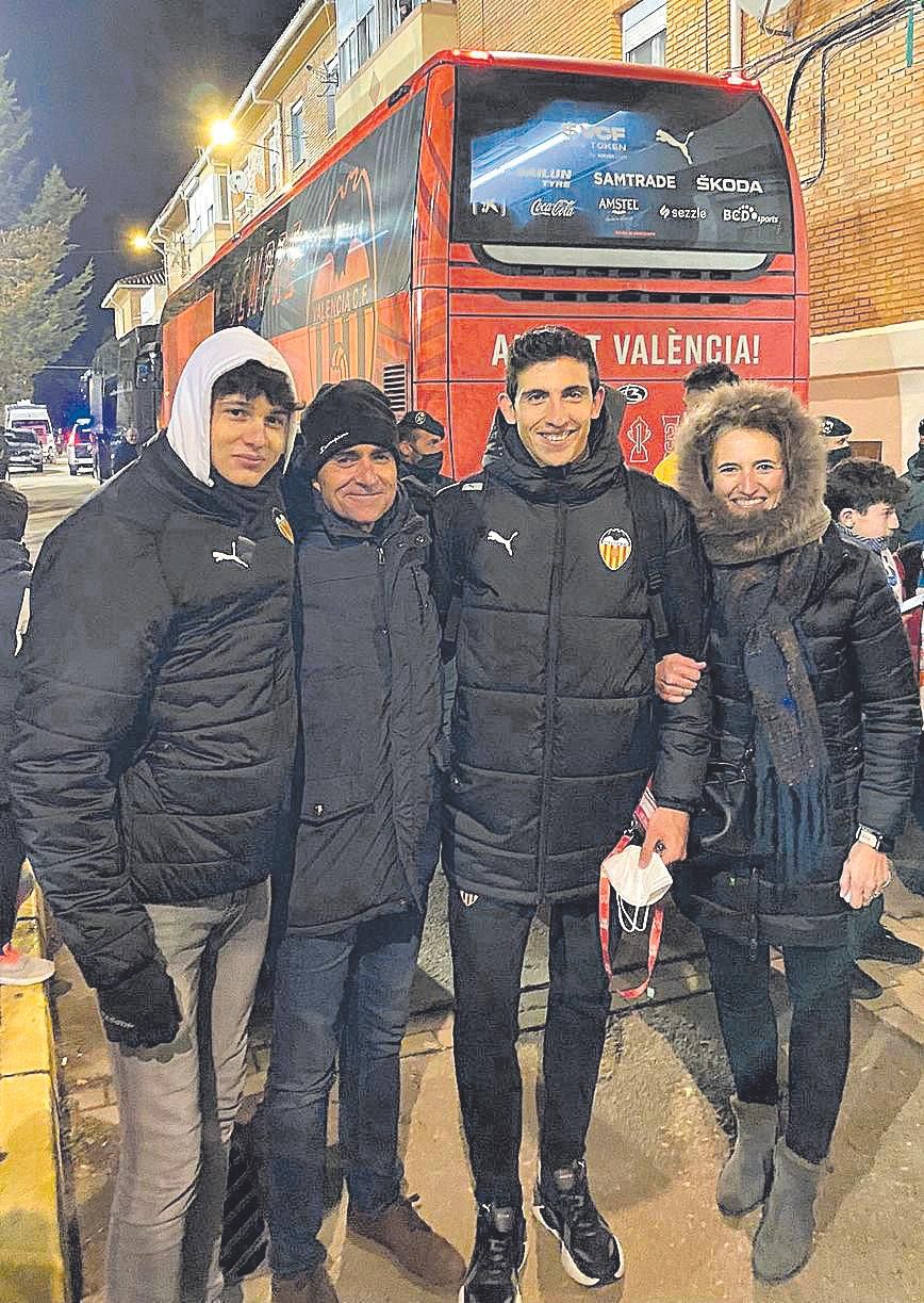 La familia Tárrega, unida antes del partido en Copa