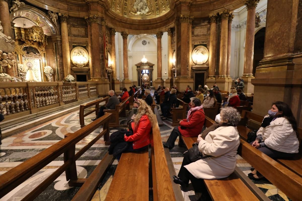La basílica del Pilar recibe a los zaragozanos con aforo reducido y medidas de seguridad