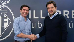 Marcelino García Toral, nuevo entrenador del Villarreal, junto al consejero delegado del club amarillo, Fernando Roig Negueroles.