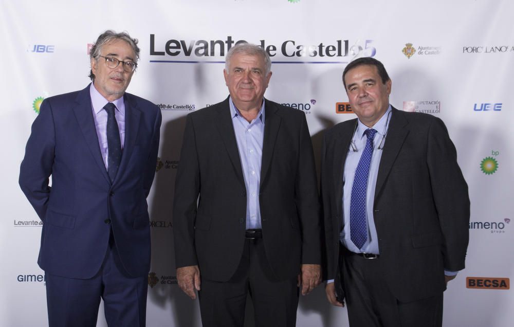 El director de contenidos del grupo, Cruz Sierra, junto al presidente de la Unió de Llauradors, Ramón Mampel, y el director de Levante-EMV, Julio Monreal.