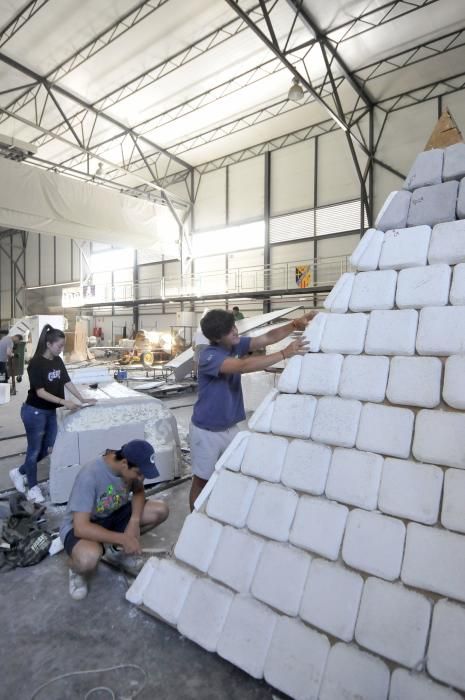 Preparación de carrozas para el Descenso del Nalón