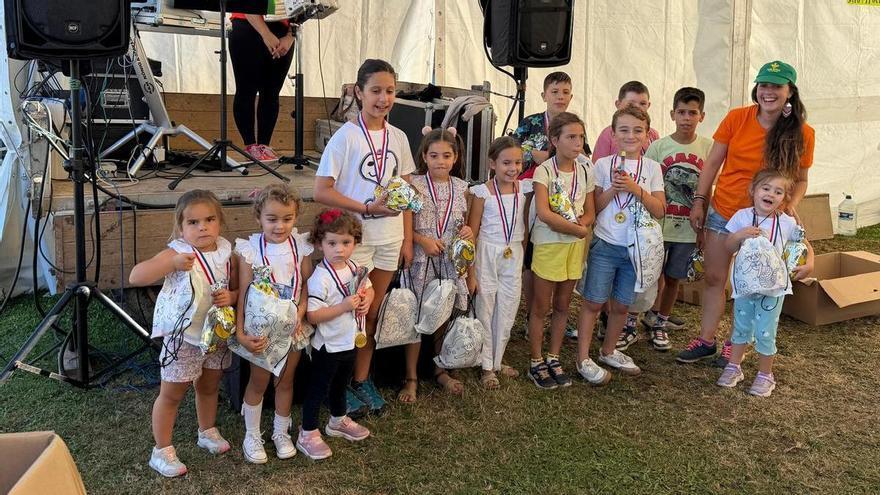 Panes a subasta por más de 50 euros, paellada, ruta ecuestre y carrera de carretillas: Santa Tecla, la fiesta que resiste por el apoyo vecinal
