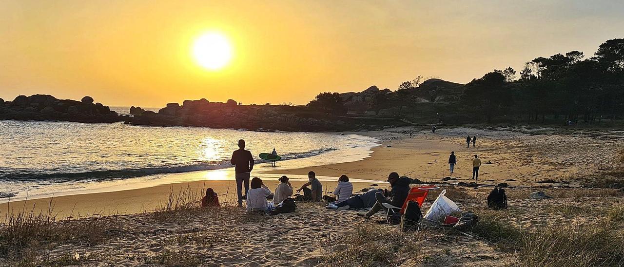 Los arousanos están llamados a reunirse en las playas para colaborar en la eliminación de basura marina.