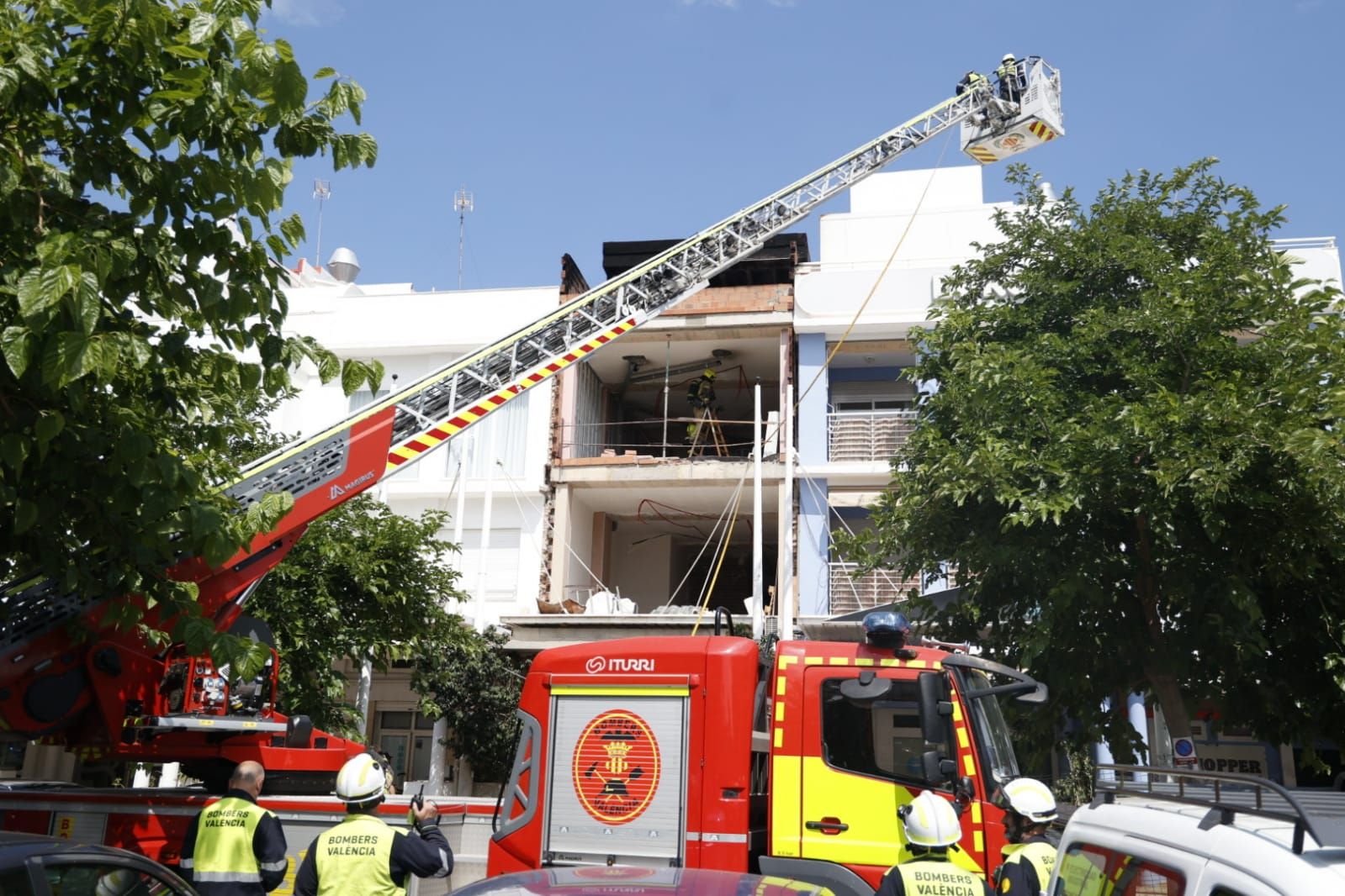 Incendio en un edificio en obras del Paseo Neptuno de València