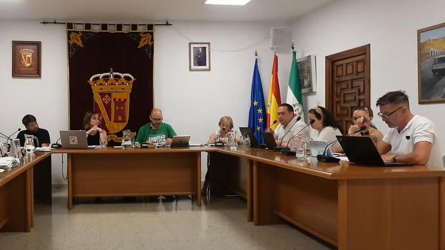 La oposición del Ayuntamiento de Carcabuey vota en contra del préstamo para el espacio escénico