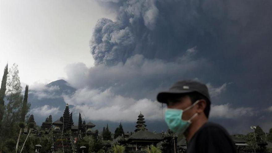 Alerta roja para la aviación por la erupción de un volcán en Bali