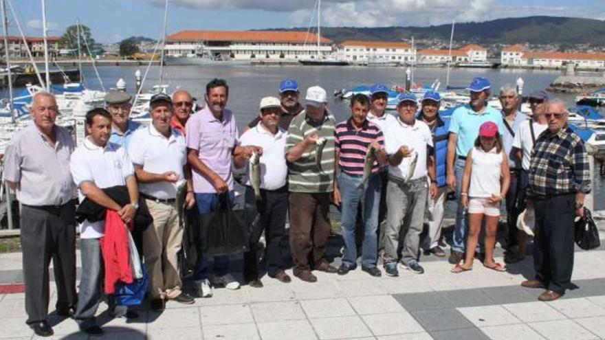 Participantes en el campeonato de pesca.  // S. Álvarez