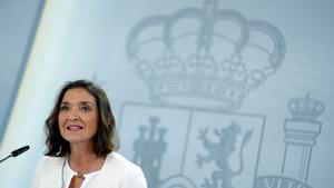 La ministra de Industria, Comercio y Turismo, Reyes Maroto, tras la reunión del Consejo de Ministros.