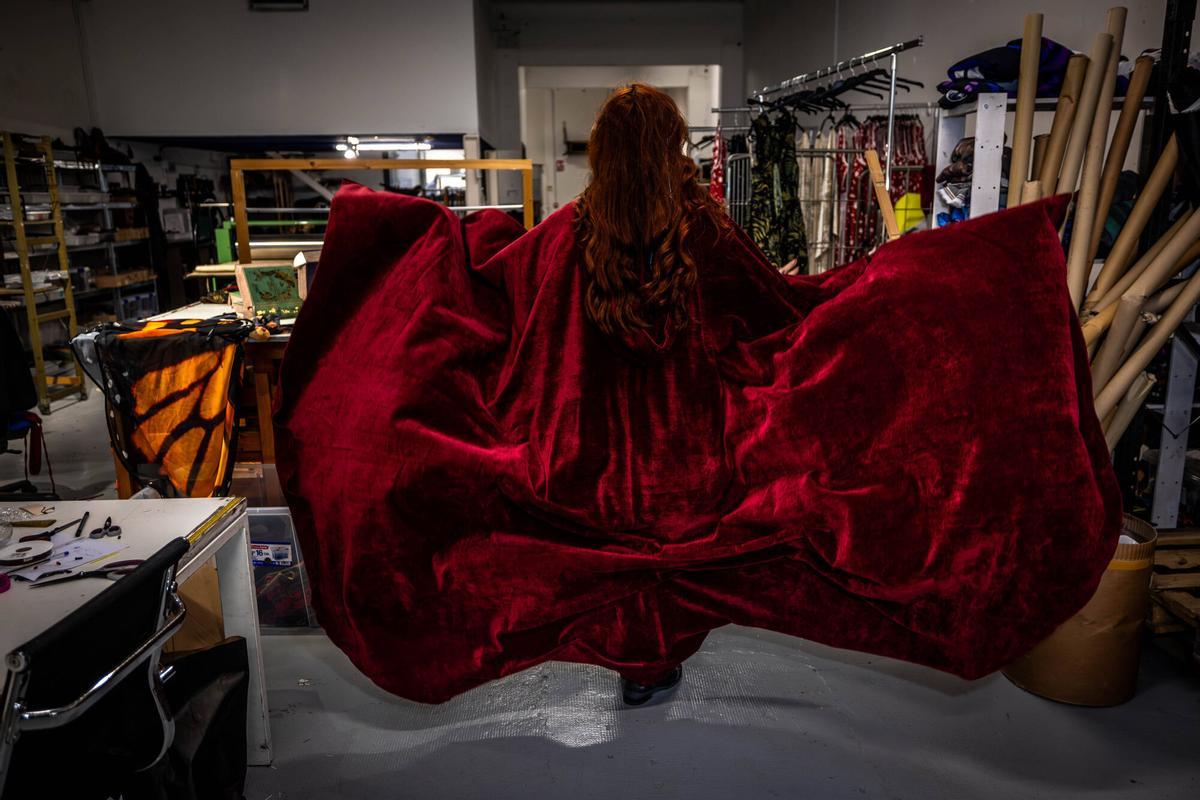 Barcelona 24/02/2026 OnBarcelona Barceloneando. El mundo de fantasía escondido en una nave de l'Hospitalet, es el taller de ciencia ficción de El costurero real. AUTOR: JORDI OTIX