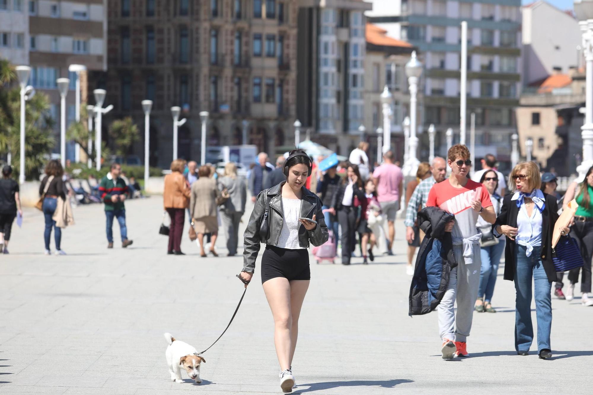 La primavera adquiere tintes veraniegos en Asturias: así fue la jornada de calor en Gijón