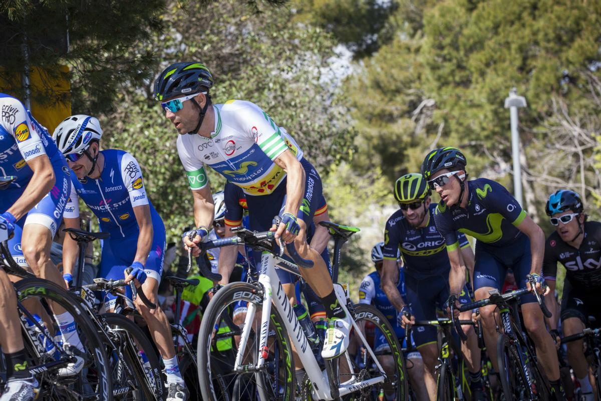 Alejandreo Valverde, con el jersey verdiblanco de líder, en Montjuïc en la última etapa de la Volta 2017, que ganó.