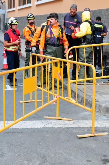 Efectivos de los Bomberos de Las Palmas de Gran ...