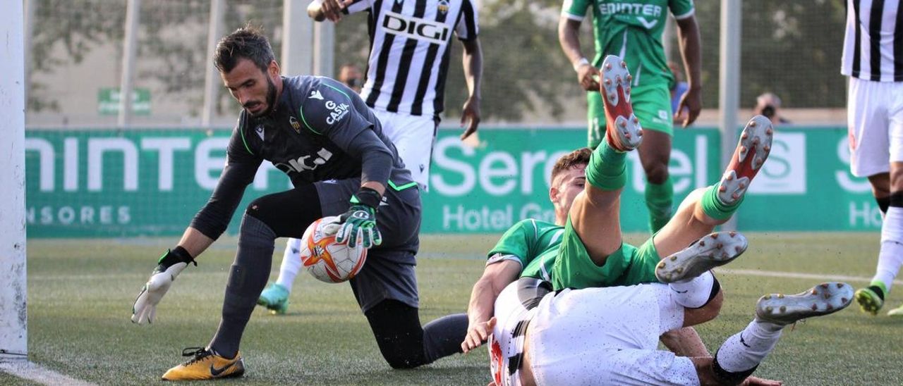 El Castellón no volverá a jugar en el viejo césped artificial del Cornellà, que podría trasladarse a La Bòvila de Gavà.