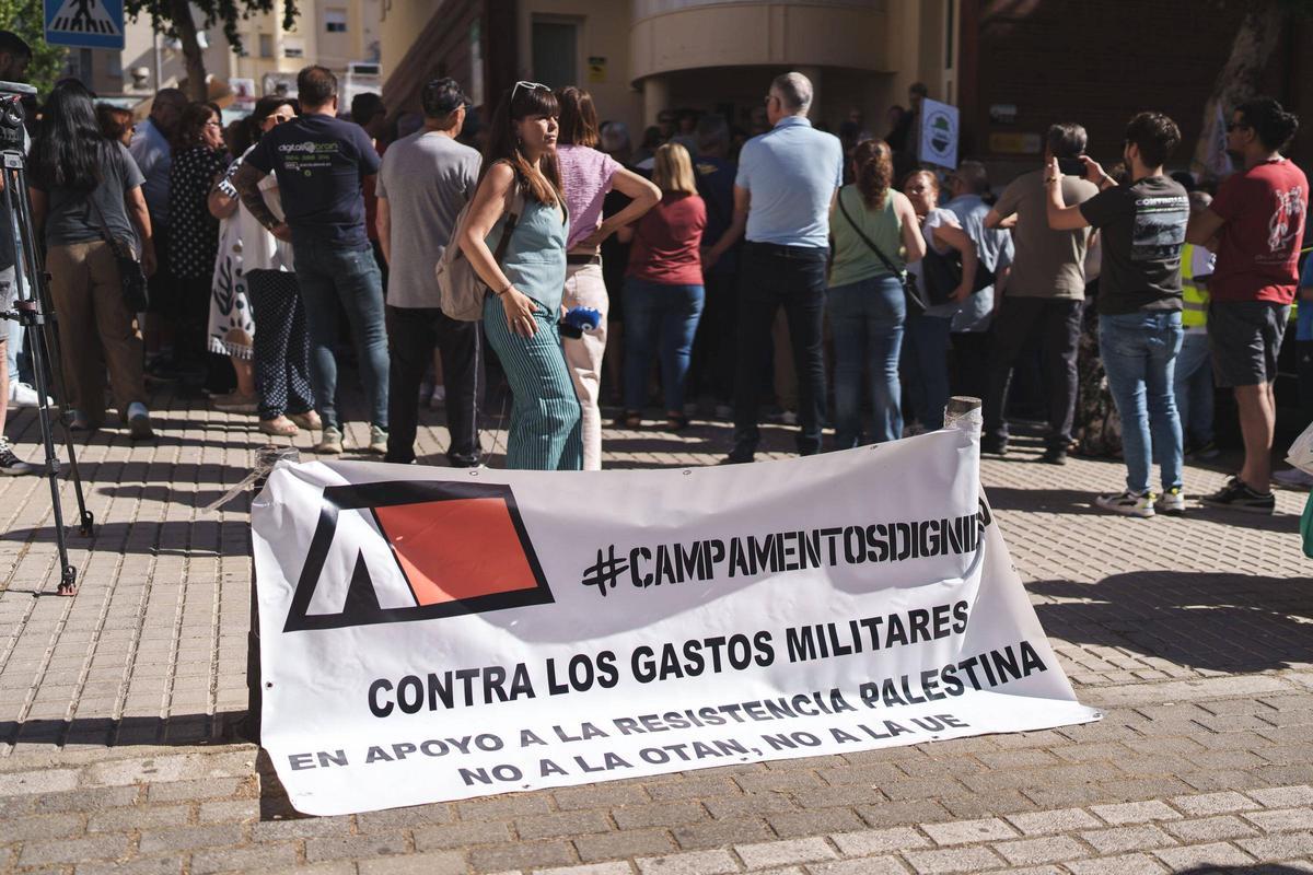 Fotogalería | Mérida arropa a Juan Carlos Nieto, el funcionario del SEPE expedientado por atender sin cita previa Fotogalería | Mérida arropa a Juan Carlos Nieto, el funcionario del SEPE expedientado por atender sin cita previa