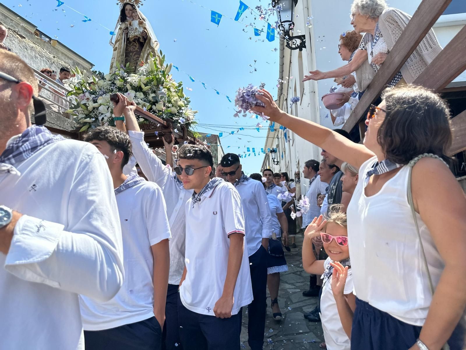 EN IMÁGENES: La procesión de la virgen del Carmen en Tapia de Casariego
