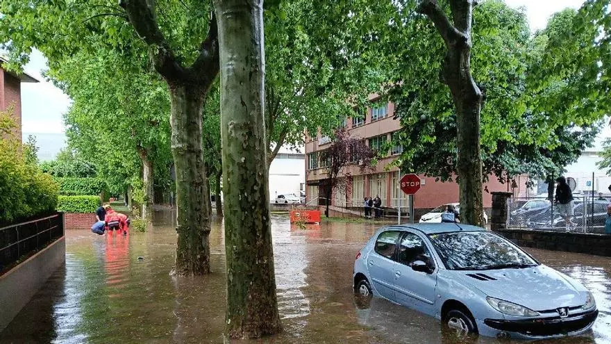 Vídeo | La tormenta eléctrica llega con granizo a Barcelona