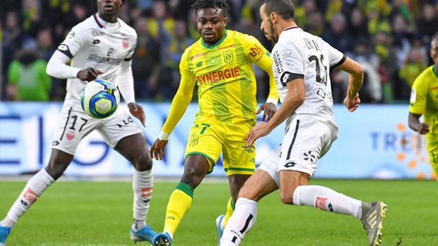 Moses Simon jugando este domingo contra el Dijon.