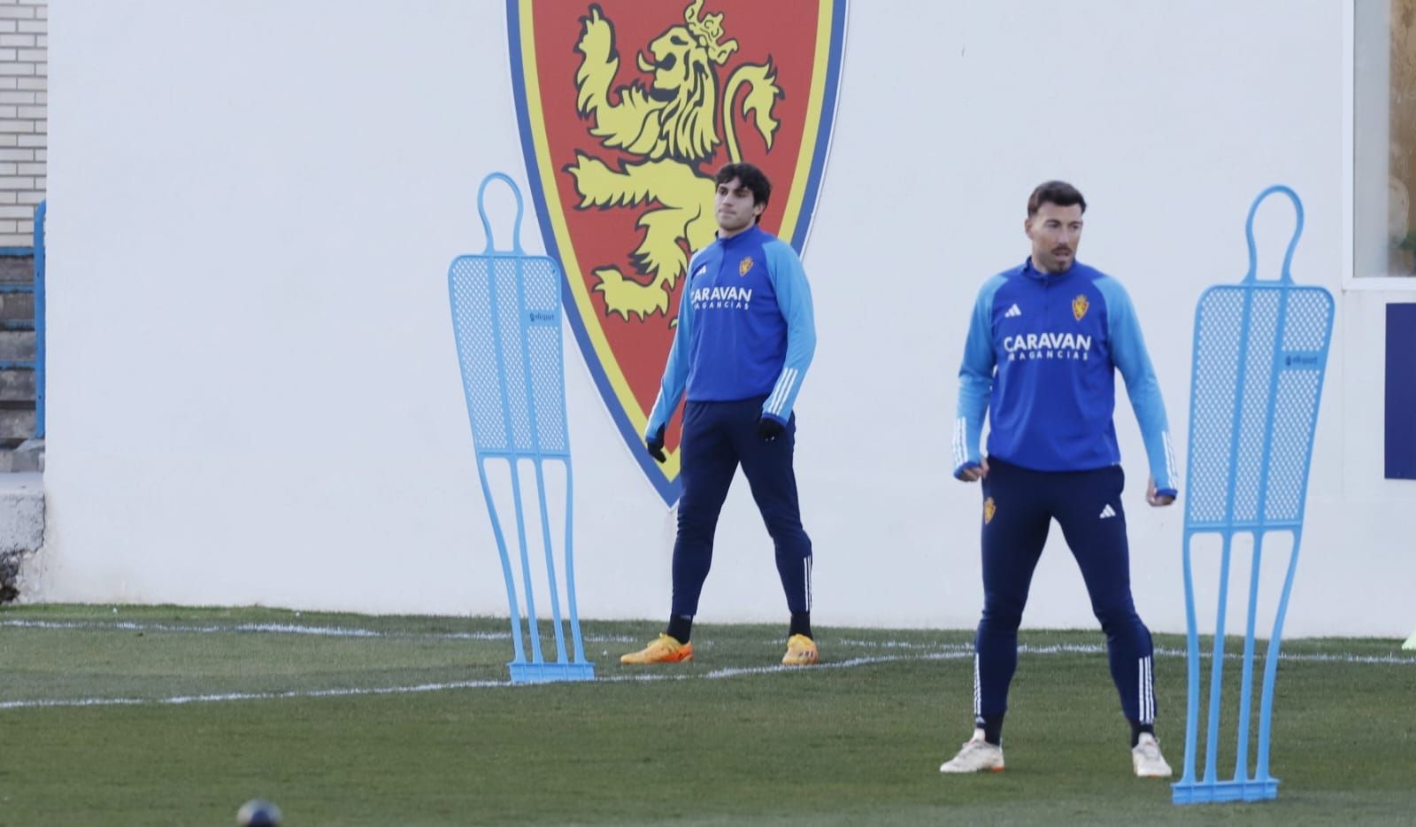 En imágenes | Primer día de Edgar Badía con el Real Zaragoza bajo el frío invernal