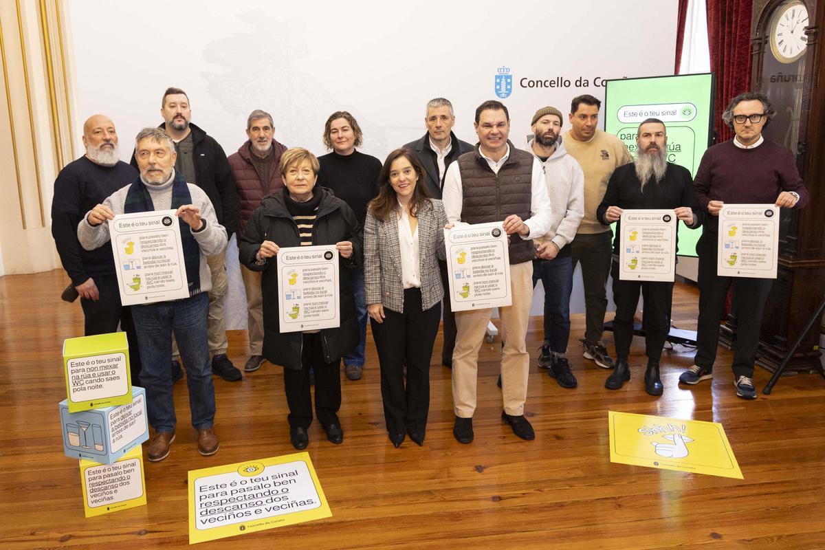Presentación de la campaña con la alcaldesa, hosteleros y vecinos