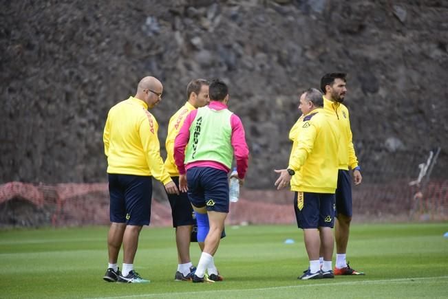 Entrenamiento de la UD Las Palmas en Barranco ...