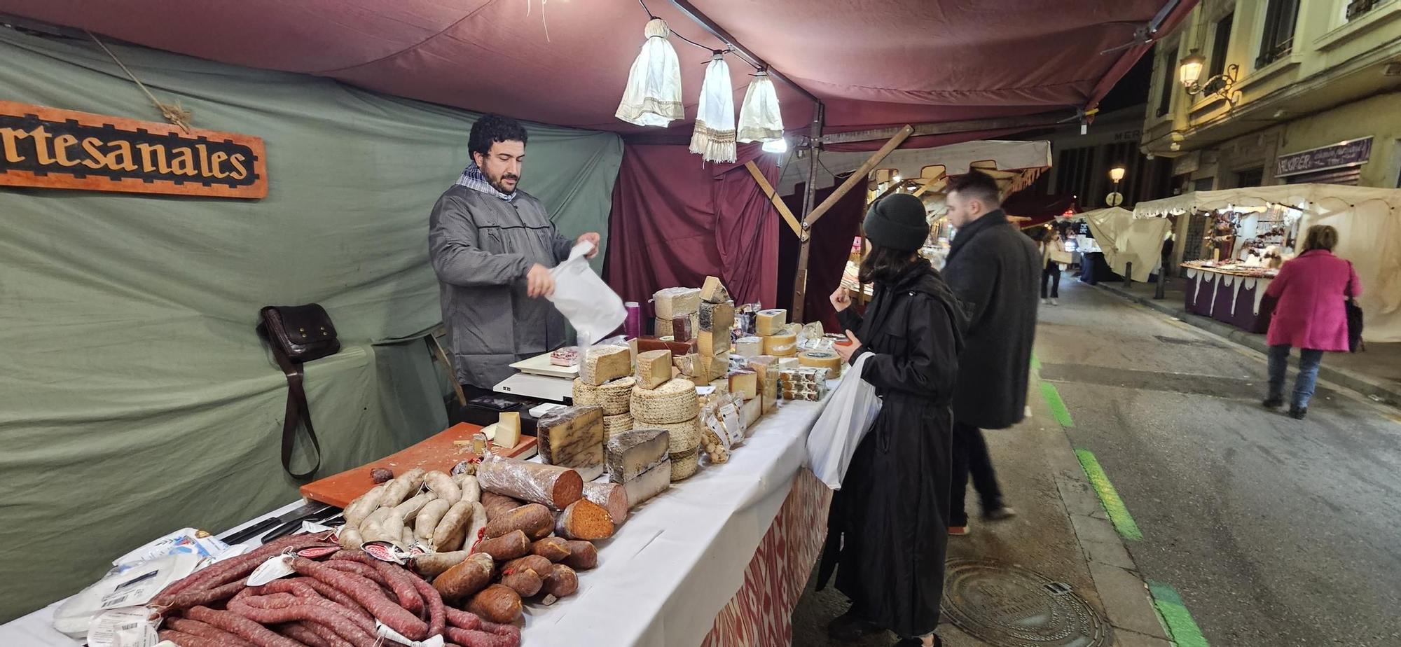 Russafa vibra con el Mercado Tradicional de San Blas de la falla Clero