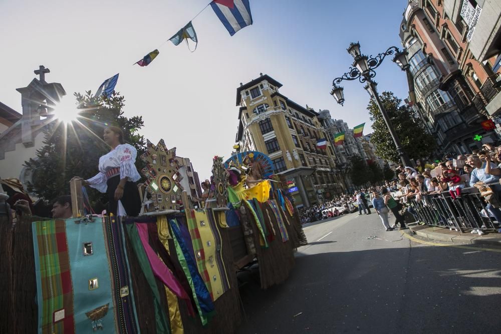 Oviedo celebra el desfile del Día de América en Asturias