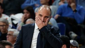 El entrenador del Real Madrid, Chus Mateo, durante el partido de Euroliga ante el Alba Berlín