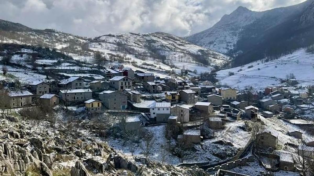 Sotres, cubierto de nieve, en una imagen de archivo