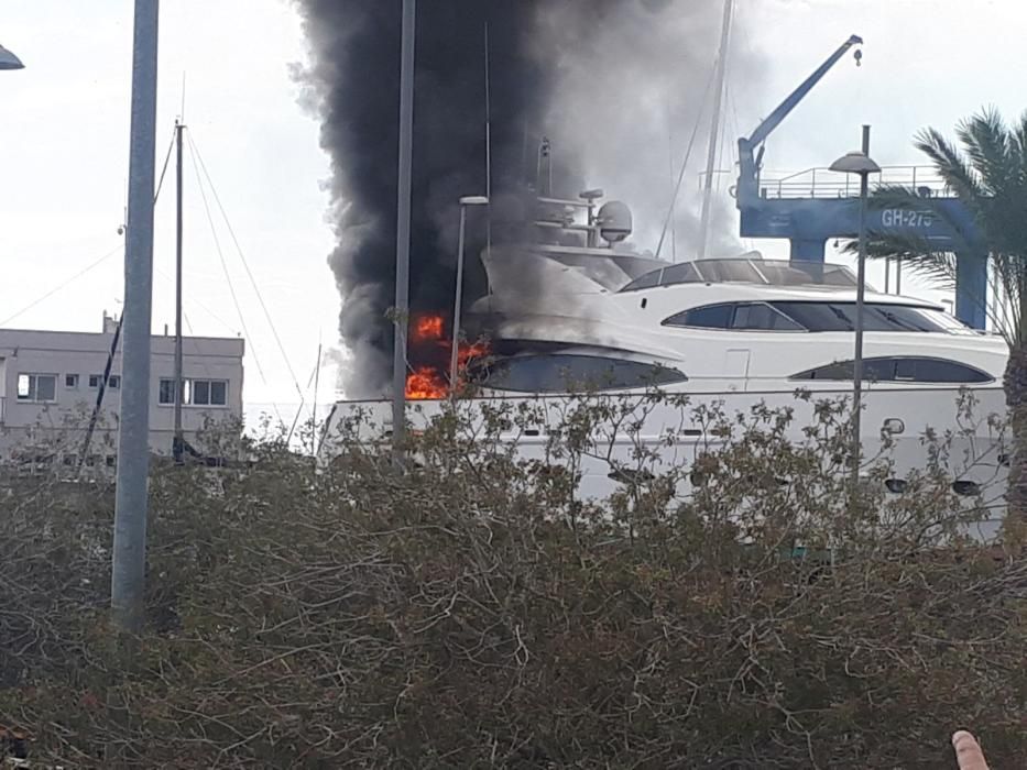 Arde un yate en el puerto pesquero de Alicante