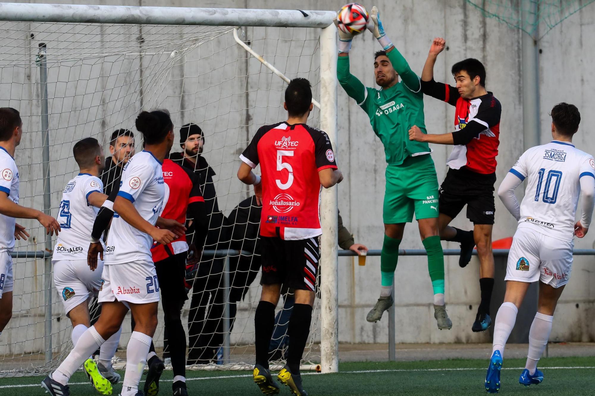 Las mejores imágenes de la victoria del Arosa ante la Unión Deportiva Ourense (1-0)