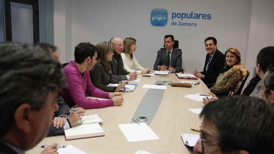 El PP dice haber rechazado a cinco alcaldes socialistas que querían cambiar de bando