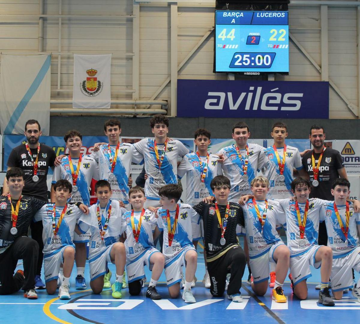 El As Casiñas Luceros en Avilés con sus medallas. | Atlética Avilesina