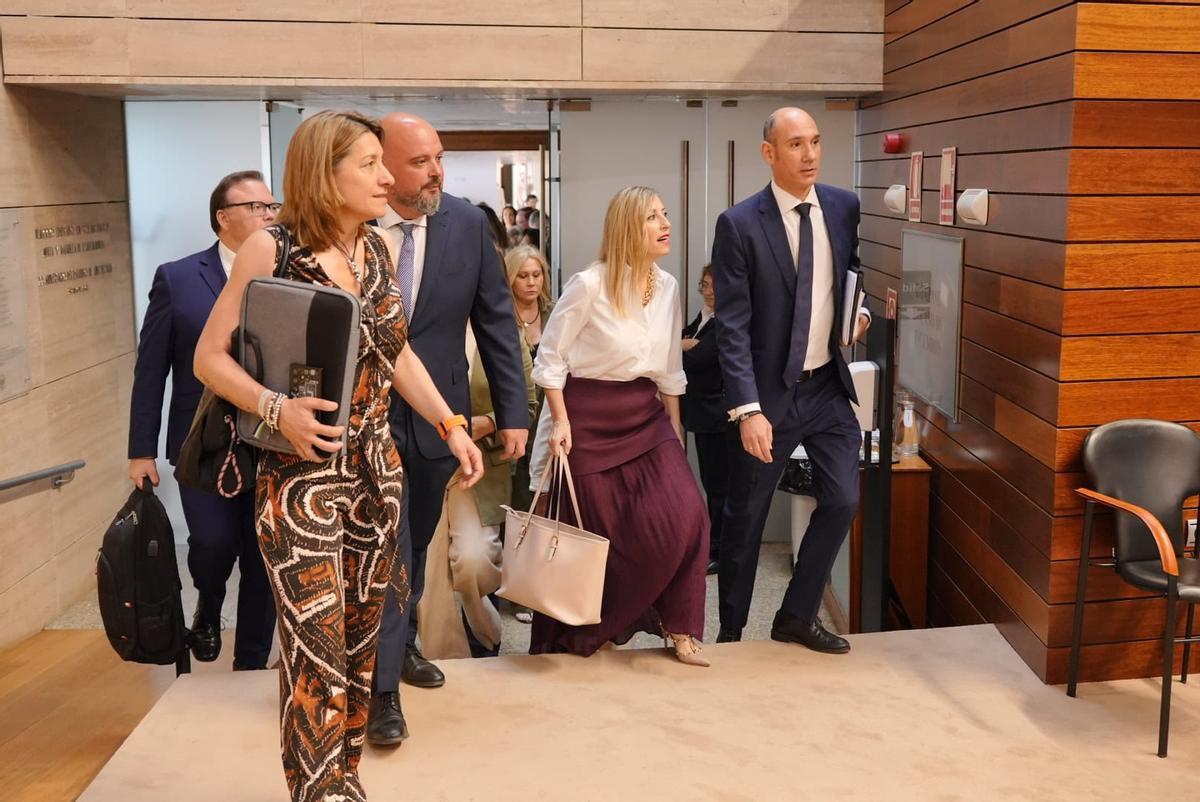 Las imágenes del pleno de la Asamblea de Extremadura en el que Gallardo ha tomado posesión como diputado