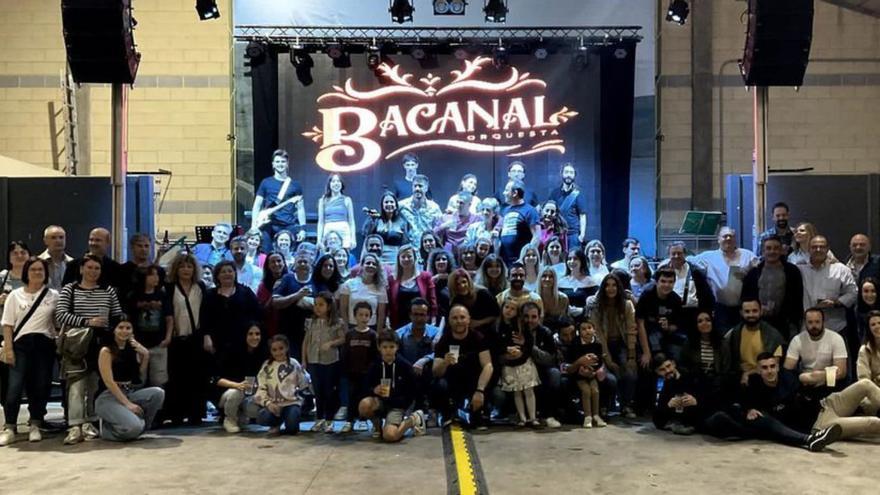 El debut de la orquesta Bacanal fue muy aplaudido.  | SERVICIO ESPECIAL