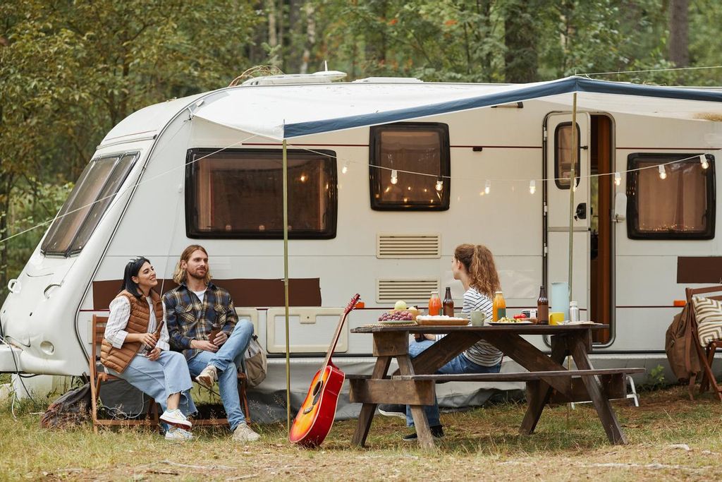 Viajar en autocaravana te permite ir a tu aire, pero también encontrarás gente con intereses comunes.