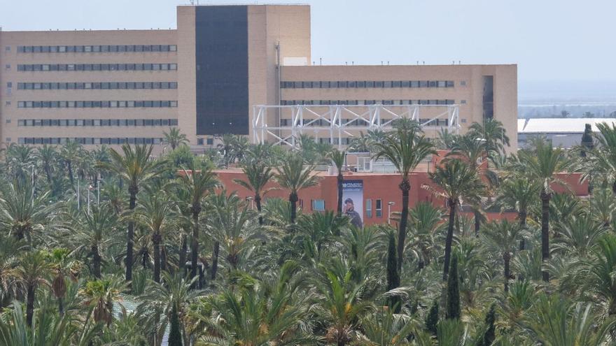 Pacientes denuncian esperas de más de un año en Dermatología y Maxilofacial en el Hospital General de Elche