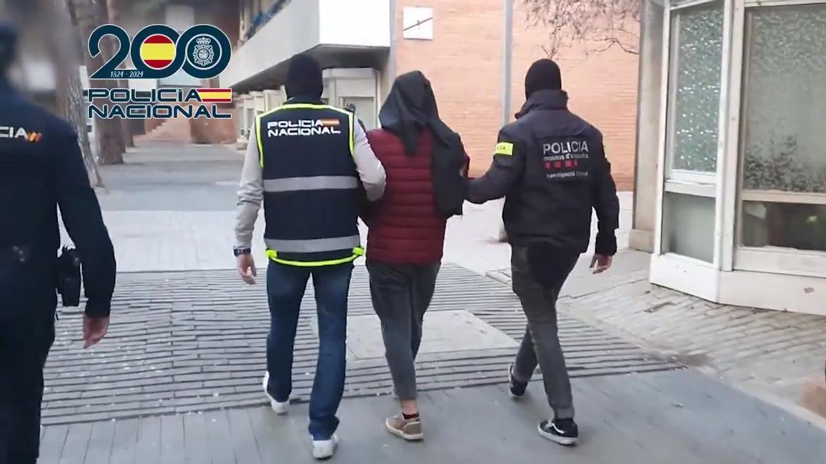 Detenido en Barcelona un presunto yihadista que consumía y compartía en RedesSociales contenido radical a favor de DAESH.