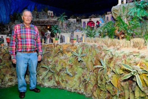 Belen Gigante en casa de Lorenzo, vecino de La Milagrosa