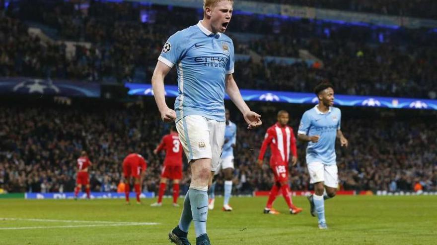 De Bruyne festeja el gol de la victoria del Manchester City. // Efe