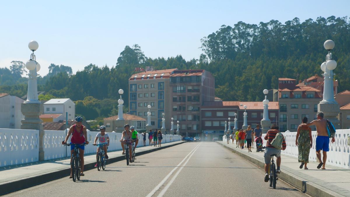 Puente que comunica O Grove con la isla de A Toxa.