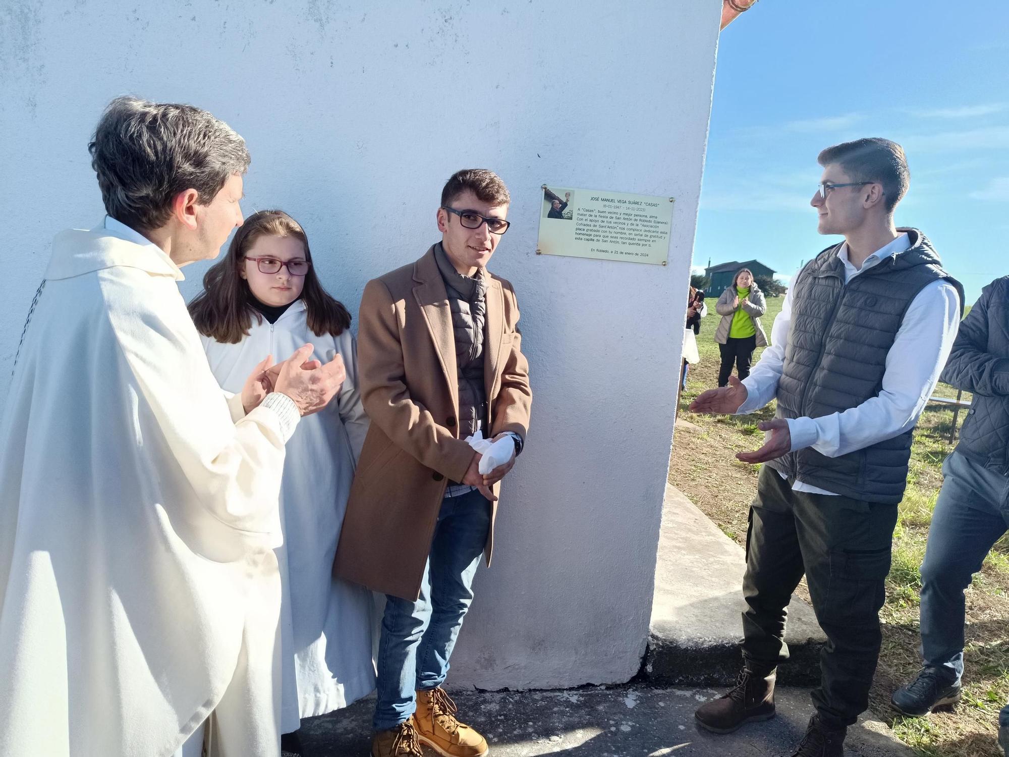 Robledo homenaje a José Manuel Vega Casas en las fiestas de Sant' Antón