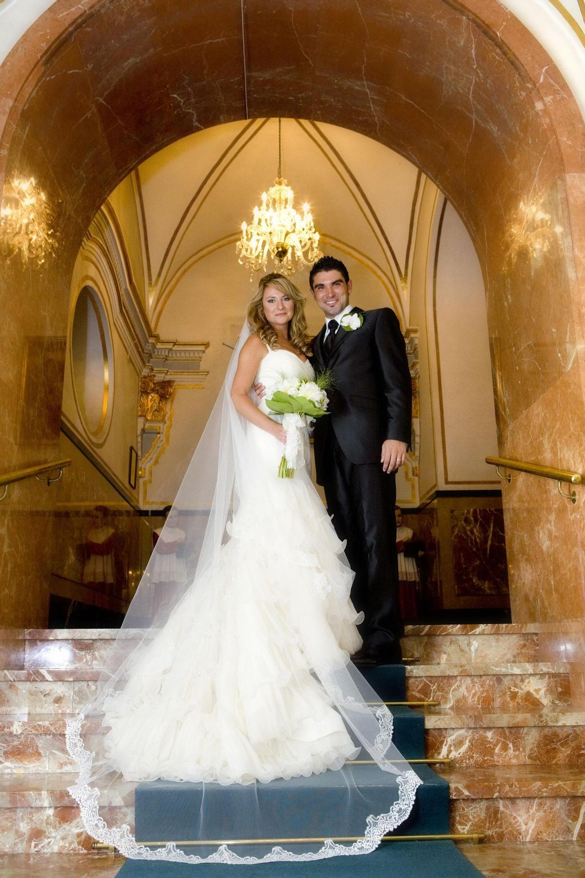 Fotografía del día de la boda de Begoña Carrasco y su marido, Alfonso Trelles.