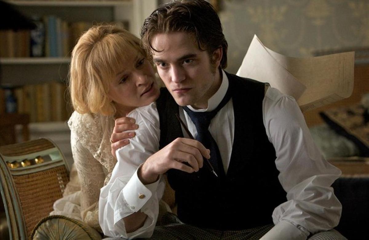 Robert Pattinson i Uma Thurman, en una seqüència de ’Bel Ami’. Robert Pattinson i Uma Thurman, en una seqüència de ’Bel Ami’.