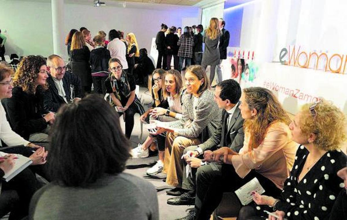 Participantes en el coaching de eWoman 2019. | L.O.Z.