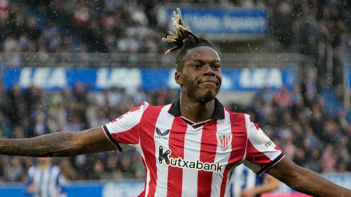 Nico Williams brilló con un doblete en Vitoria