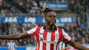 Nico Williams brilló con un doblete en Vitoria