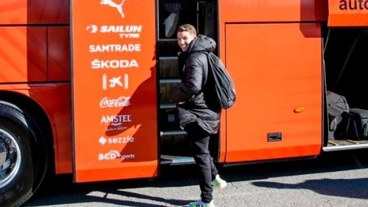 El Valencia viaja en autobús.